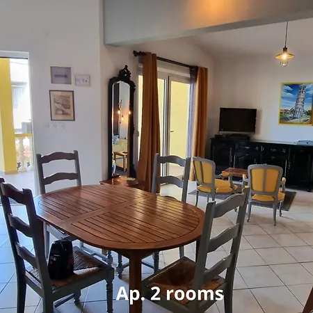 Deby Beach House Vir Exterior photo